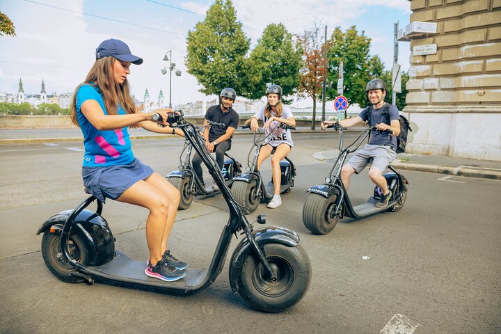 Verken de bezienswaardigheden van Boedapest op een leuke en spannende MonsteRoller e-scooter tour, foto 9 | wizardtrip