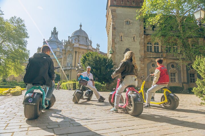 Verken de bezienswaardigheden van Boedapest op een leuke en spannende MonsteRoller e-scooter tour, foto 12 | wizardtrip