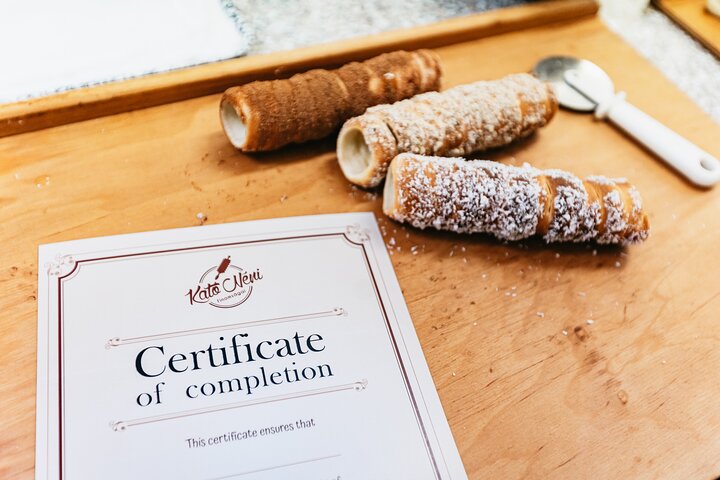 Lær at lave traditionelle ungarske kagekager (Kürtőskalács) på et sjovt værksted i Budapest, foto 6 | wizardtrip