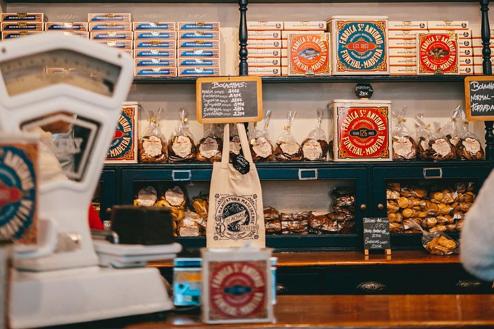 Um tour a pé gastronómico e cultural no Funchal, Madeira, provando comida e vinho locais, foto 41 | wizardtrip