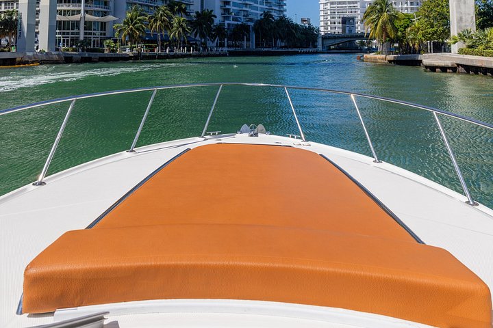 Privat båttur som utforsker Miamis kystlinje, øyer og byens silhuett, foto 18 | wizardtrip
