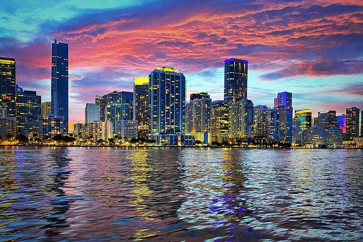 Privat båttur som utforsker Miamis kystlinje, øyer og byens silhuett, foto 22 | wizardtrip