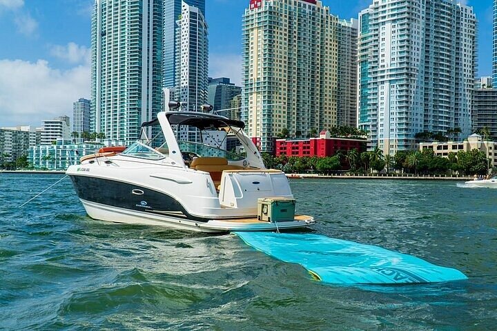 Crucero privado en barco por Miami, explorando el horizonte de la ciudad, islas y costa, foto 22 | wizardtrip