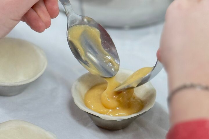 Aula prática de culinária de Pastel de Nata no Porto, Portugal, com vinho e petiscos, foto 13 | wizardtrip