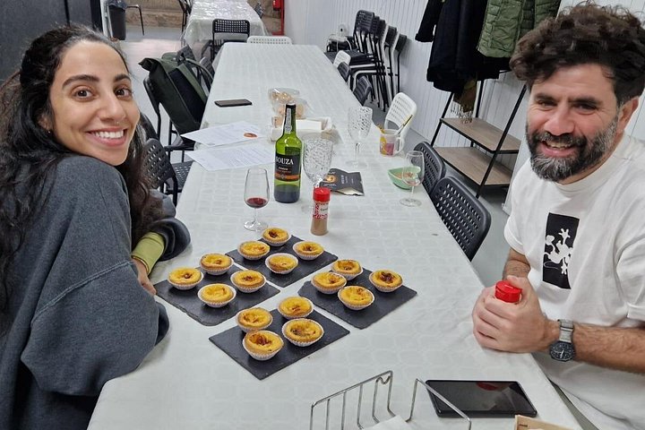Aula prática de culinária de Pastel de Nata no Porto, Portugal, com vinho e petiscos, foto 29 | wizardtrip