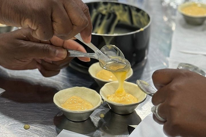Aula prática de culinária de Pastel de Nata no Porto, Portugal, com vinho e petiscos, foto 33 | wizardtrip