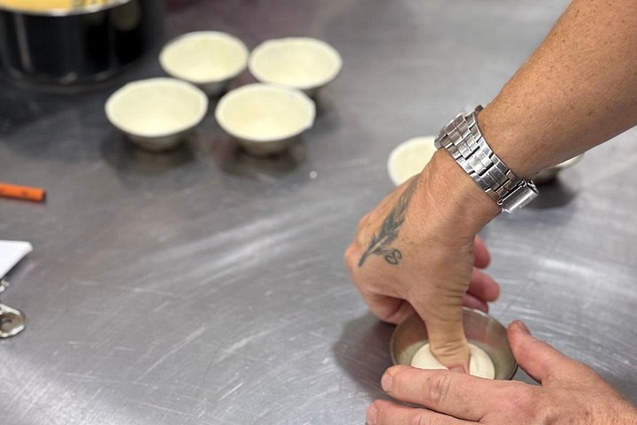 Aula prática de culinária de Pastel de Nata no Porto, Portugal, com vinho e petiscos, foto 35 | wizardtrip