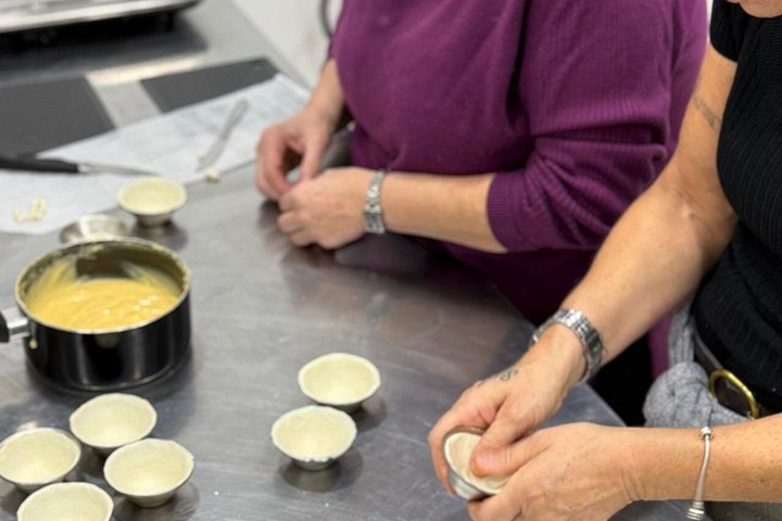 Aula prática de culinária de Pastel de Nata no Porto, Portugal, com vinho e petiscos, foto 36 | wizardtrip