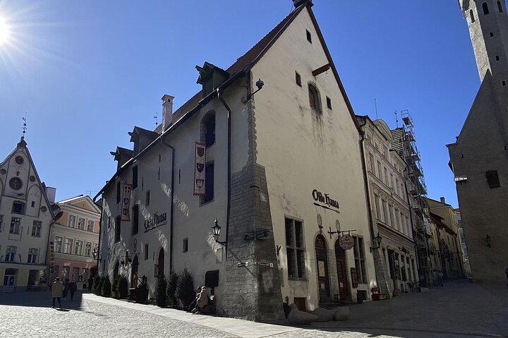 Historisk vandringstur i Tallinns gamla stad, som visar medeltida arkitektur och stadsvyer, foto 7 | wizardtrip