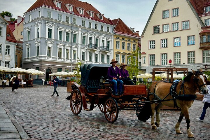 Historisk vandringstur i Tallinns gamla stad, som visar medeltida arkitektur och stadsvyer, foto 14 | wizardtrip