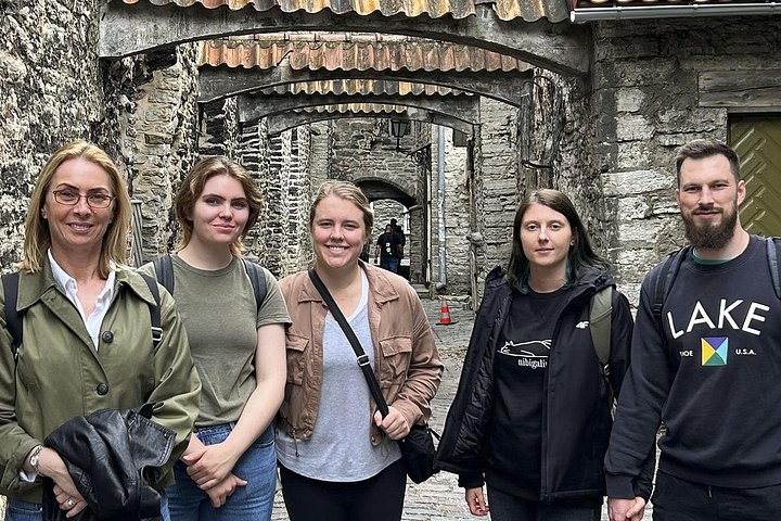 Historisk vandringstur i Tallinns gamla stad, som visar medeltida arkitektur och stadsvyer, foto 18 | wizardtrip