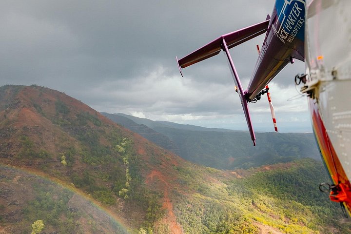 Helikoptertur uden døre over Kauais fantastiske naturlandskaber som Na Pali Coast og Waimea Canyon, foto 8 | wizardtrip