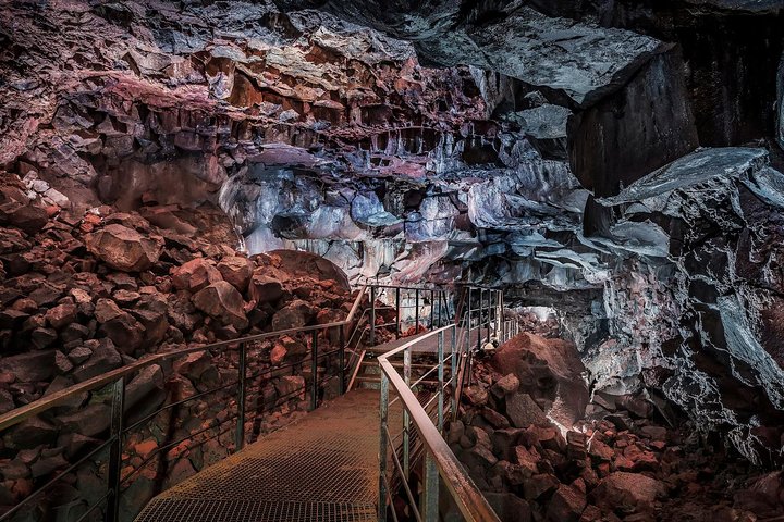 Utforsk Islands Raufarhólshellir lavatunnel, et unikt geologisk underverk nær Reykjavik, foto 8 | wizardtrip