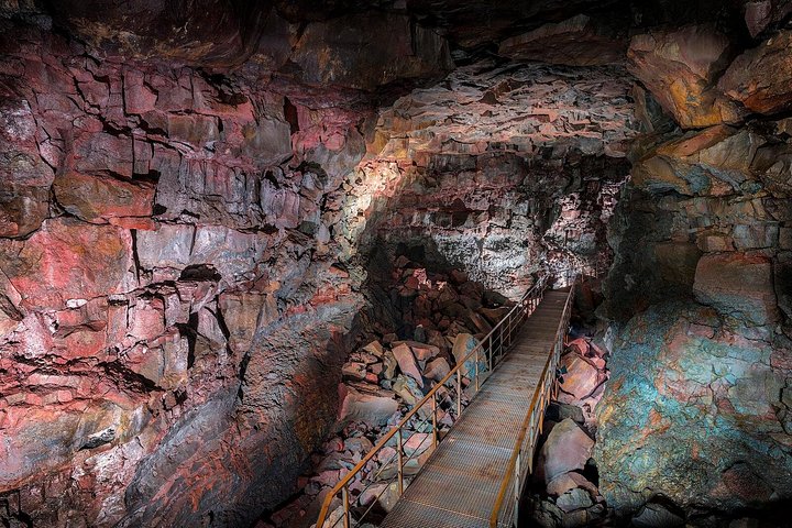 Utforsk Islands Raufarhólshellir lavatunnel, et unikt geologisk underverk nær Reykjavik, foto 9 | wizardtrip