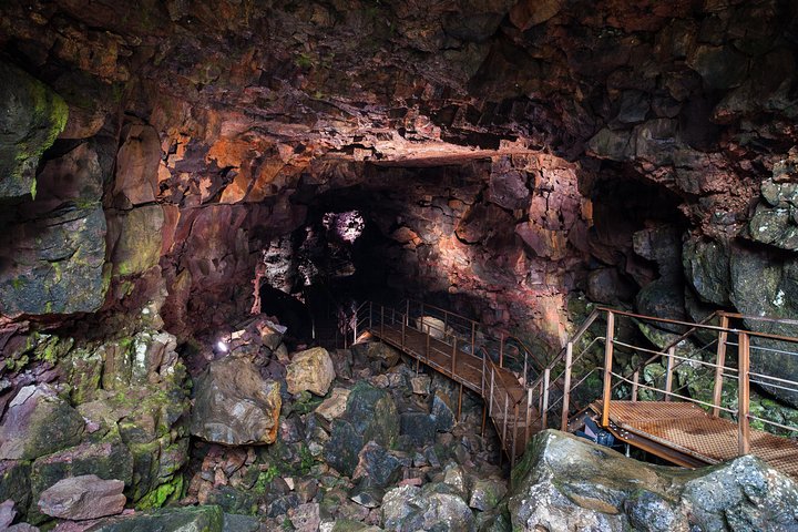 Geführte Tour in einem einzigartigen isländischen Lavatunnel mit geologischen Formationen und spezieller Beleuchtung, Foto 6 | wizardtrip