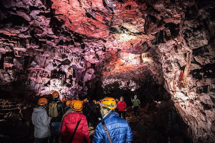 Geführte Tour in einem einzigartigen isländischen Lavatunnel mit geologischen Formationen und spezieller Beleuchtung, Foto 7 | wizardtrip