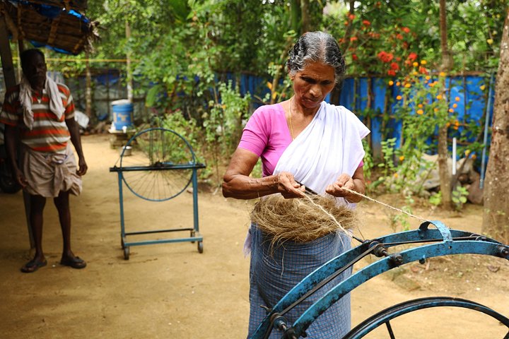 Kerala backwaters punting boat cruise with village visit and lunch in Cochin, photo 8 | wizardtrip