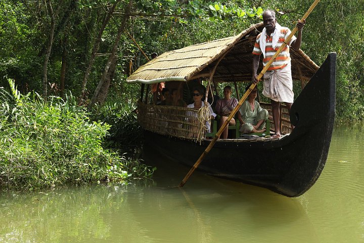 Kerala backwaters punting boat cruise with village visit and lunch in Cochin, photo 13 | wizardtrip