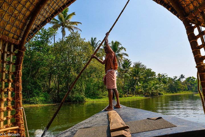Kerala backwaters punting boat cruise with village visit and lunch in Cochin, photo 19 | wizardtrip