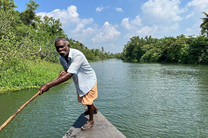 Kerala backwaters punting boat cruise with village visit and lunch in Cochin, photo 22 | wizardtrip