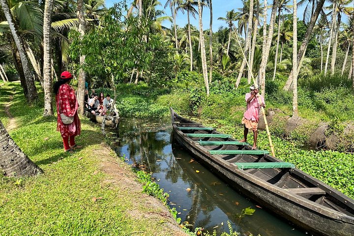 Kerala backwaters punting boat cruise with village visit and lunch in Cochin, photo 24 | wizardtrip