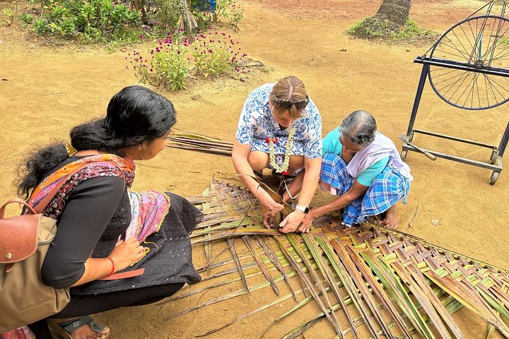Kerala backwaters punting boat cruise with village visit and lunch in Cochin, photo 32 | wizardtrip