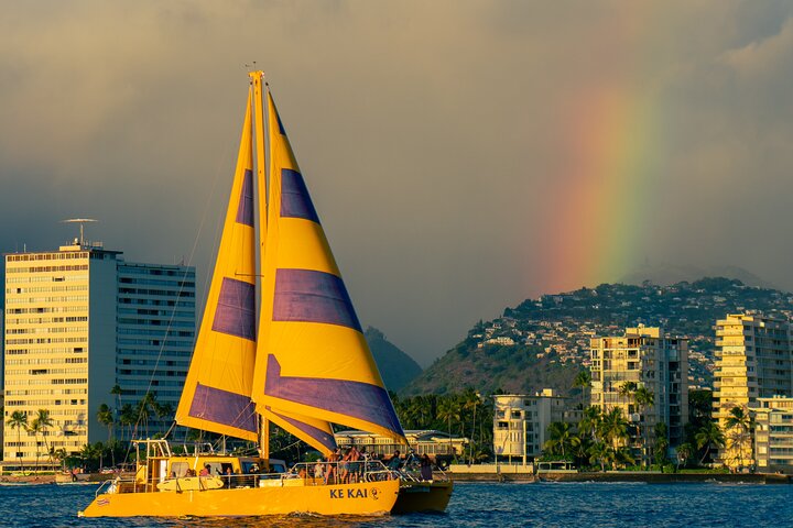 Catamaran zonsondergang zeiltocht voor Waikiki Beach, Oahu, met uitzicht op Diamond Head, foto 6 | wizardtrip