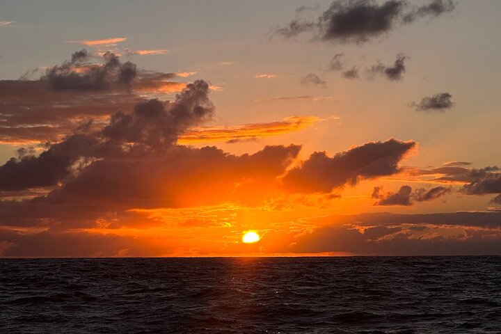 Catamaran zonsondergang zeiltocht voor Waikiki Beach, Oahu, met uitzicht op Diamond Head, foto 7 | wizardtrip