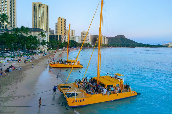 Catamaran zonsondergang zeiltocht voor Waikiki Beach, Oahu, met uitzicht op Diamond Head, foto 10 | wizardtrip