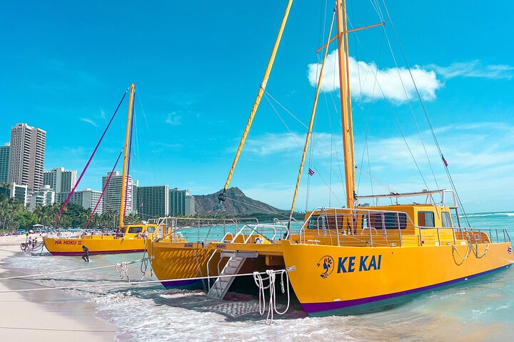 Catamaran zonsondergang zeiltocht voor Waikiki Beach, Oahu, met uitzicht op Diamond Head, foto 16 | wizardtrip