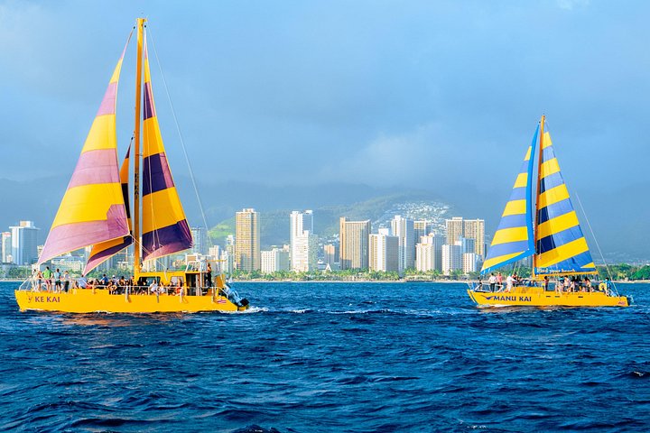 Catamaran zonsondergang zeiltocht voor Waikiki Beach, Oahu, met uitzicht op Diamond Head, foto 17 | wizardtrip