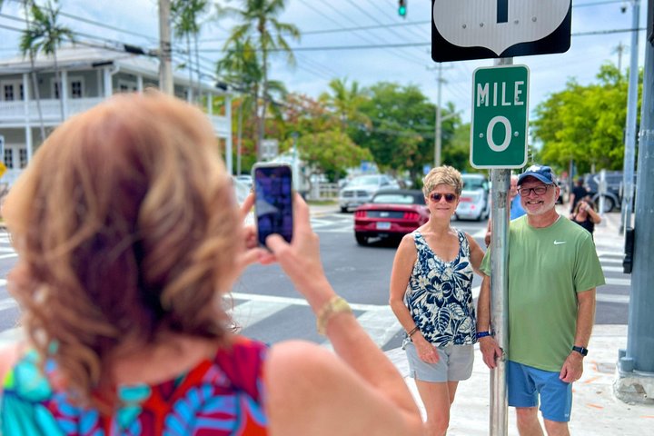 Savourez des cocktails artisanaux et des bouchées locales lors d'un bar crawl à Key West, en explorant des trésors cachés et des boissons emblématiques, photo 7 | wizardtrip
