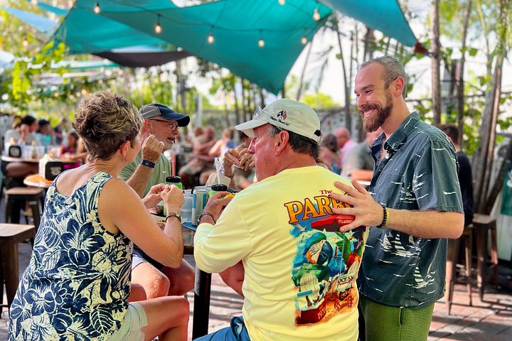 Savourez des cocktails artisanaux et des bouchées locales lors d'un bar crawl à Key West, en explorant des trésors cachés et des boissons emblématiques, photo 8 | wizardtrip