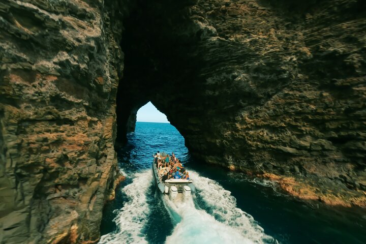 Kauai: Nā Pali Coast Zodiac Raft Expedition and Snorkeling | wizardtrip
