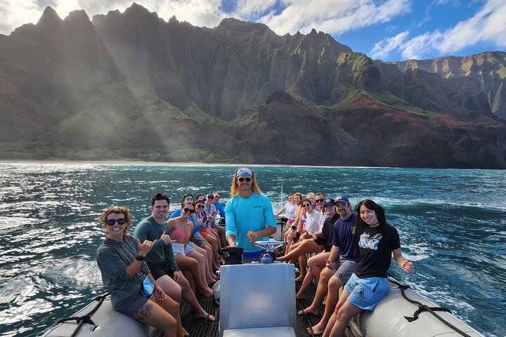 Thrilling Zodiac raft expedition along Kauai's Nā Pali Coast with snorkeling and wildlife viewing opportunities, photo 8 | wizardtrip