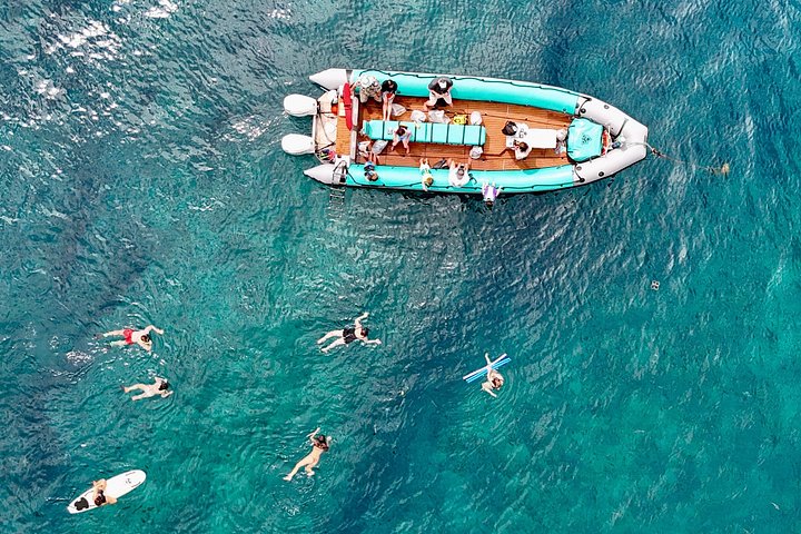 Thrilling Zodiac raft expedition along Kauai's Nā Pali Coast with snorkeling and wildlife viewing opportunities, photo 11 | wizardtrip