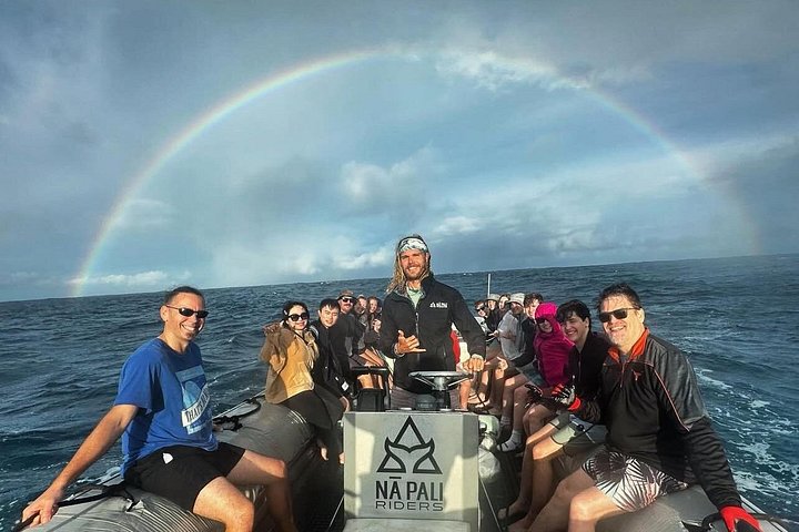 Thrilling Zodiac raft expedition along Kauai's Nā Pali Coast with snorkeling and wildlife viewing opportunities, photo 15 | wizardtrip
