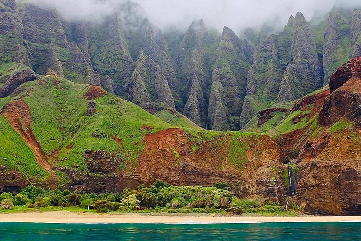 Thrilling Zodiac raft expedition along Kauai's Nā Pali Coast with snorkeling and wildlife viewing opportunities, photo 16 | wizardtrip