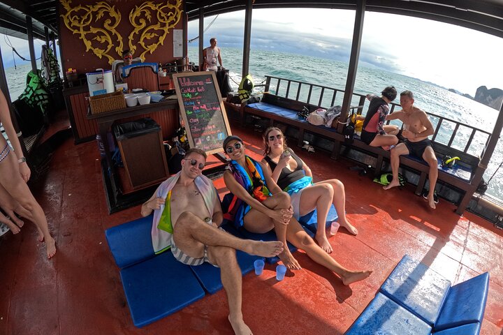 Krabi 4 eilanden zonsondergangscruise met snorkelen, paddleboarden, Thais diner en bioluminescent zwemtocht, foto 7 | wizardtrip
