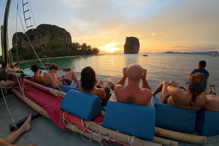 Krabi 4 eilanden zonsondergangscruise met snorkelen, paddleboarden, Thais diner en bioluminescent zwemtocht, foto 11 | wizardtrip