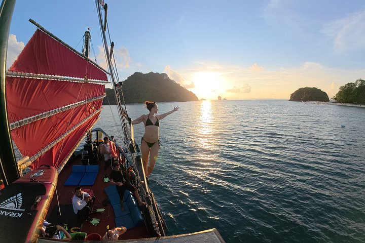 Krabi 4 eilanden zonsondergangscruise met snorkelen, paddleboarden, Thais diner en bioluminescent zwemtocht, foto 22 | wizardtrip