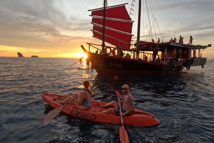 Krabi 4 eilanden zonsondergangscruise met snorkelen, paddleboarden, Thais diner en bioluminescent zwemtocht, foto 29 | wizardtrip