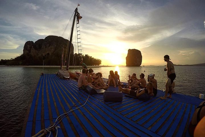 Krabi 4 eilanden zonsondergangscruise met snorkelen, paddleboarden, Thais diner en bioluminescent zwemtocht, foto 33 | wizardtrip