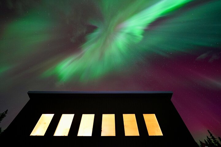 Experience the Northern Lights from a mountaintop cabin near Fairbanks, Alaska, with 360° views and photography assistance, photo 9 | wizardtrip