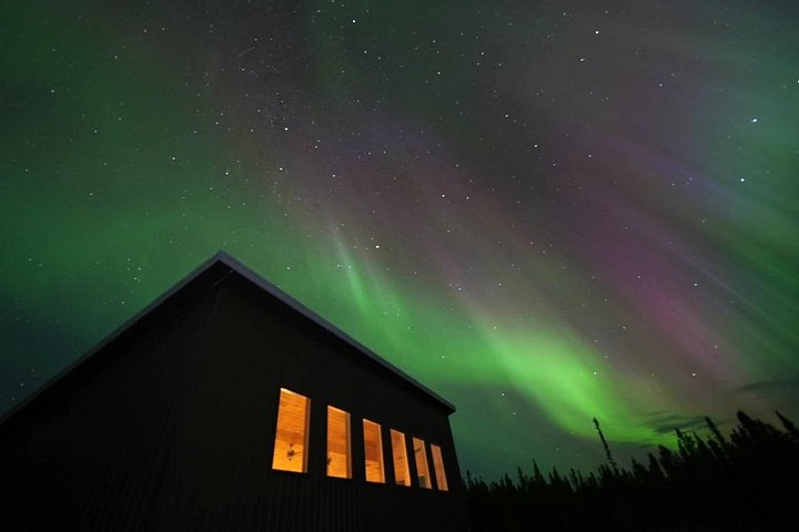 Experience the Northern Lights from a mountaintop cabin near Fairbanks, Alaska, with 360° views and photography assistance, photo 13 | wizardtrip