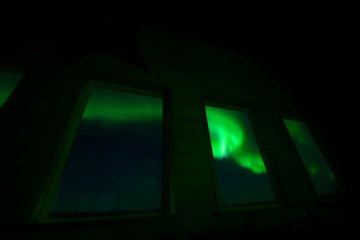 Experience the Northern Lights from a mountaintop cabin near Fairbanks, Alaska, with 360° views and photography assistance, photo 22 | wizardtrip