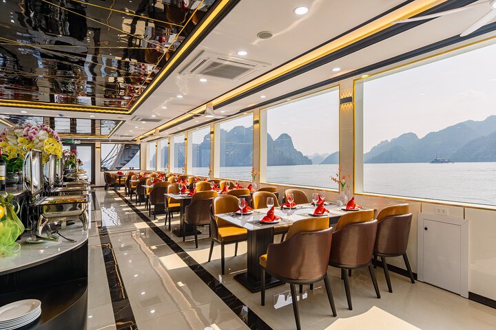 Luxuriöse Tageskreuzfahrt in der Halong-Bucht mit Höhlenbesichtigung, Inselbesuchen und Mittagsbuffet, Foto 6 | wizardtrip