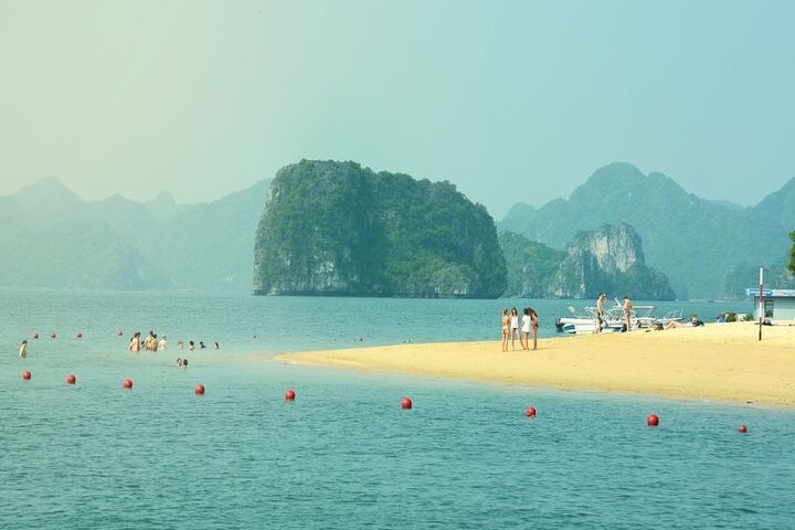 Luxuriöse Tageskreuzfahrt in der Halong-Bucht mit Höhlenbesichtigung, Inselbesuchen und Mittagsbuffet, Foto 14 | wizardtrip