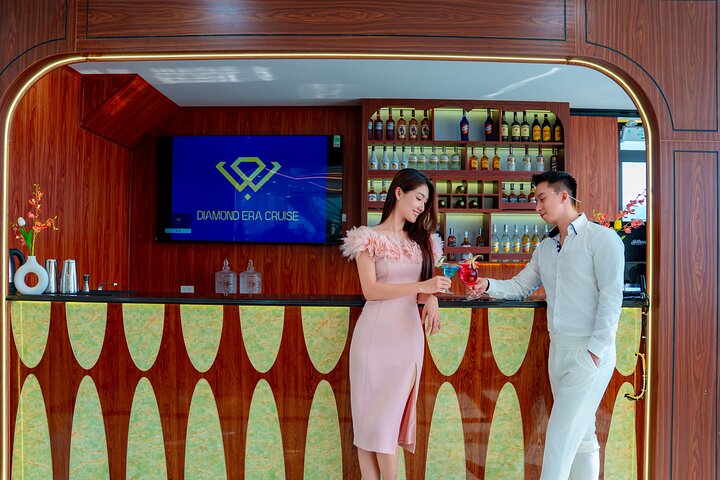 Luxuriöse Tageskreuzfahrt in der Halong-Bucht mit Höhlenbesichtigung, Inselbesuchen und Mittagsbuffet, Foto 30 | wizardtrip