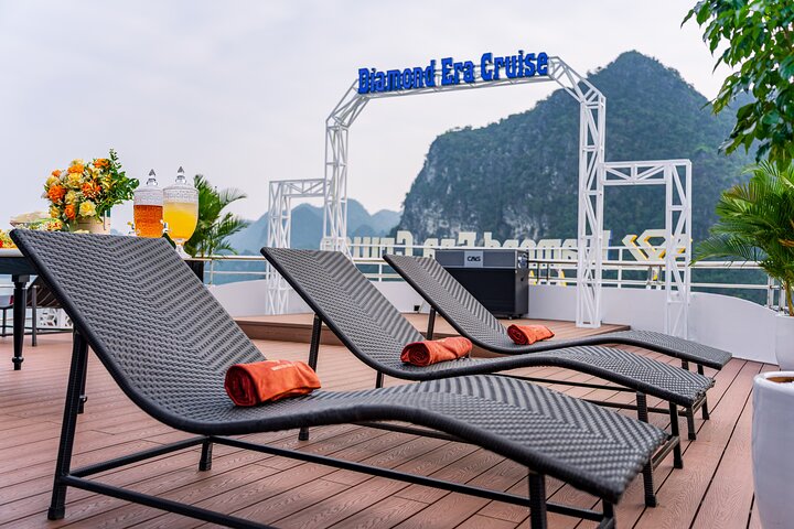 Luxuriöse Tageskreuzfahrt in der Halong-Bucht mit Höhlenbesichtigung, Inselbesuchen und Mittagsbuffet, Foto 37 | wizardtrip